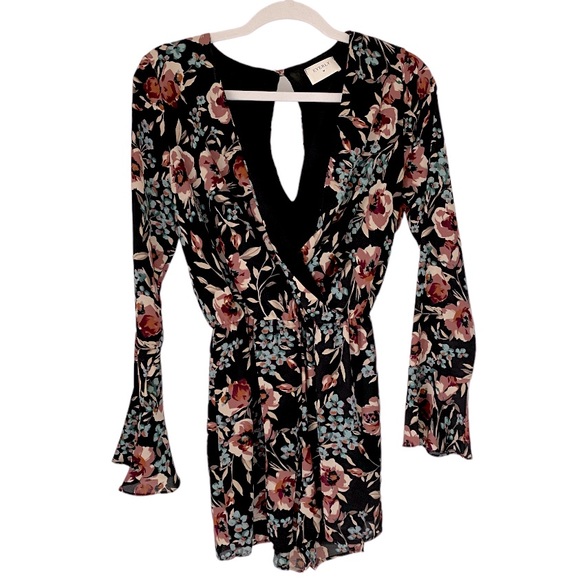 Everly Floral Romper - Picture 2 of 5